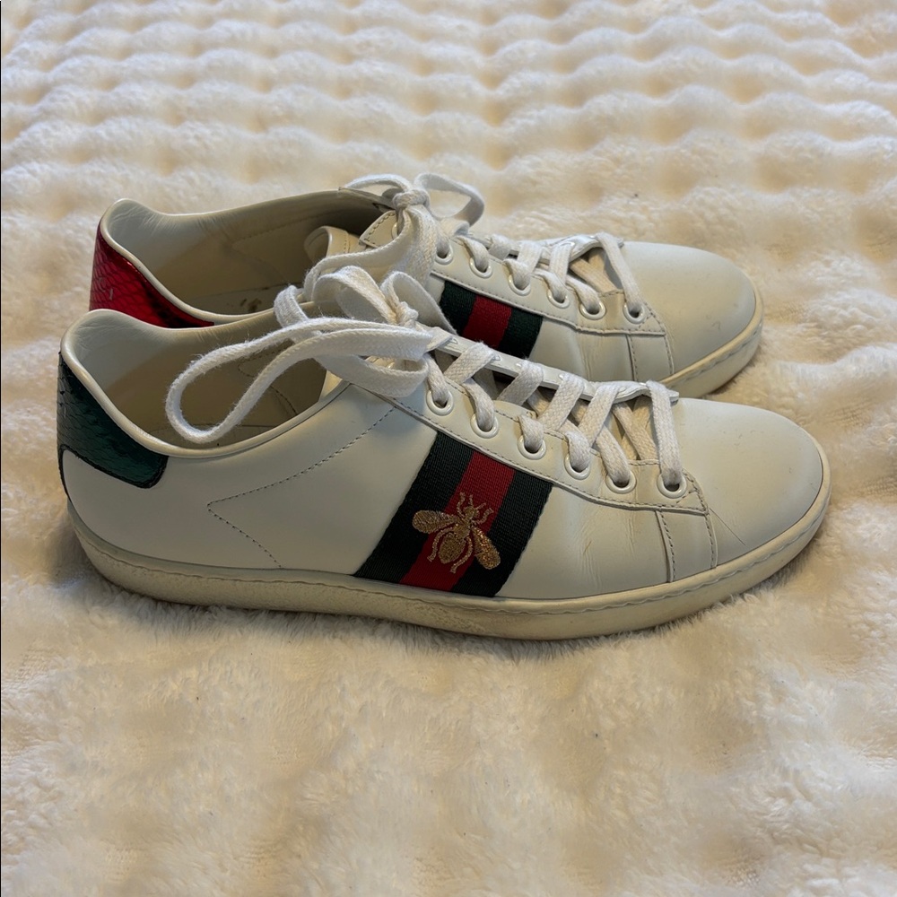 Gucci women’s sneakers excellent condition